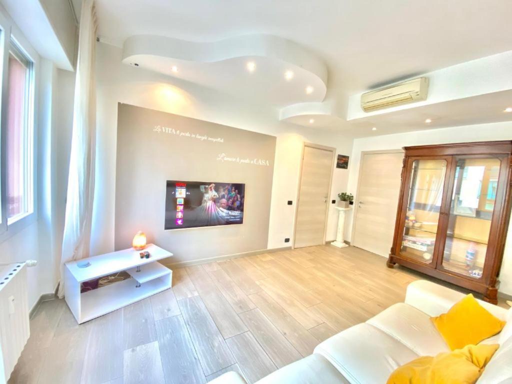 Bocconi Home, Moderna Ed Elegante, Spazioso E Luminoso, Con Due E Due Bagni * Mailand