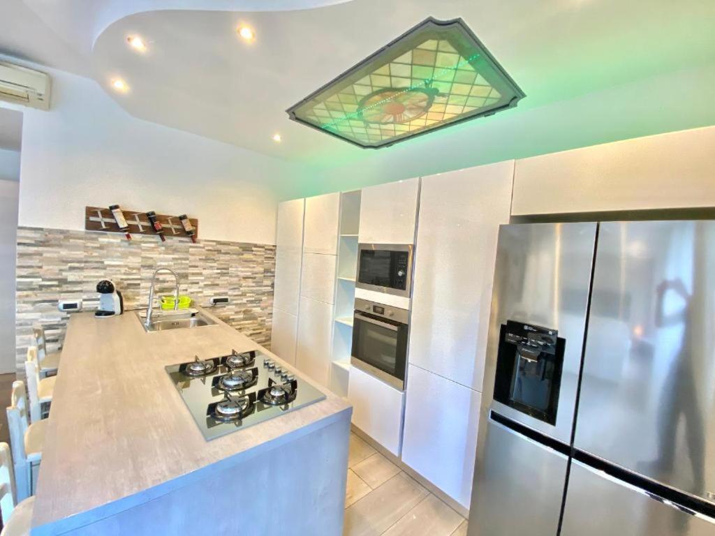 Bocconi Home, Moderna Ed Elegante, Spazioso E Luminoso, Con Due E Due Bagni Appartamento *