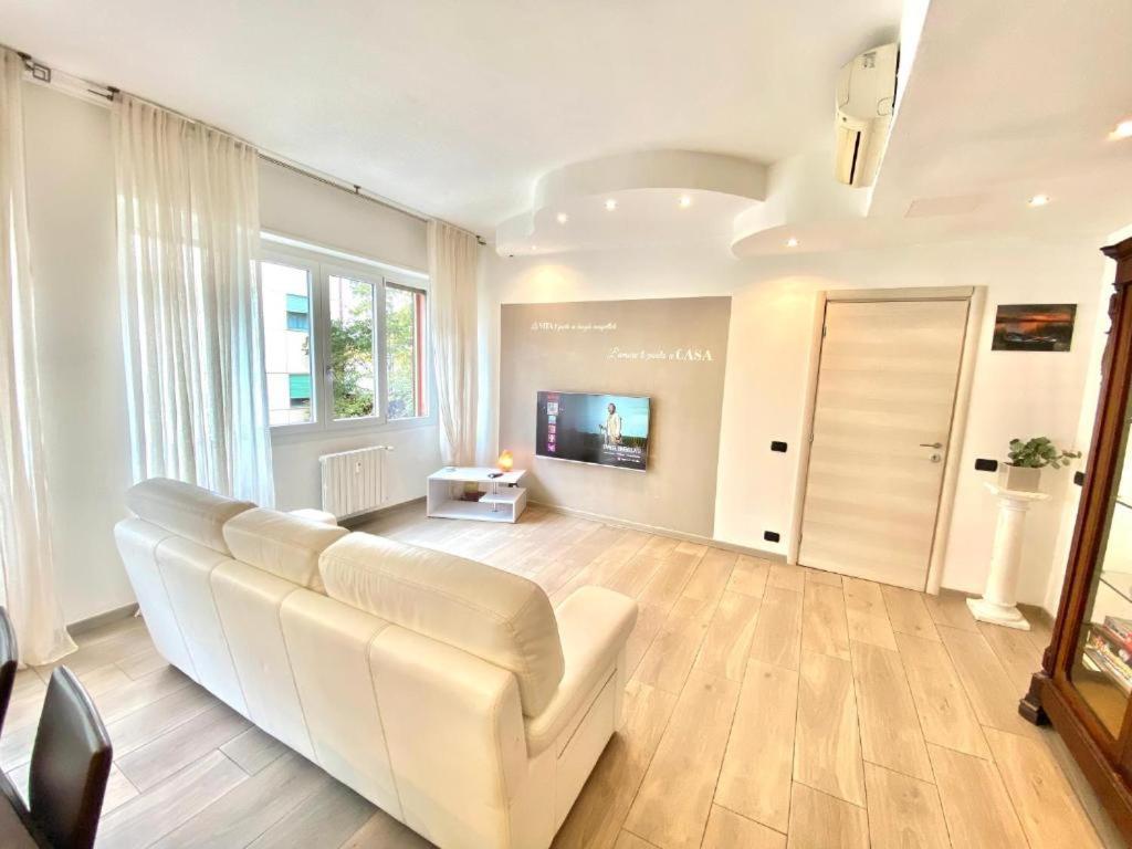 Bocconi Home, Moderna Ed Elegante, Spazioso E Luminoso, Con Due E Due Bagni Appartamento *