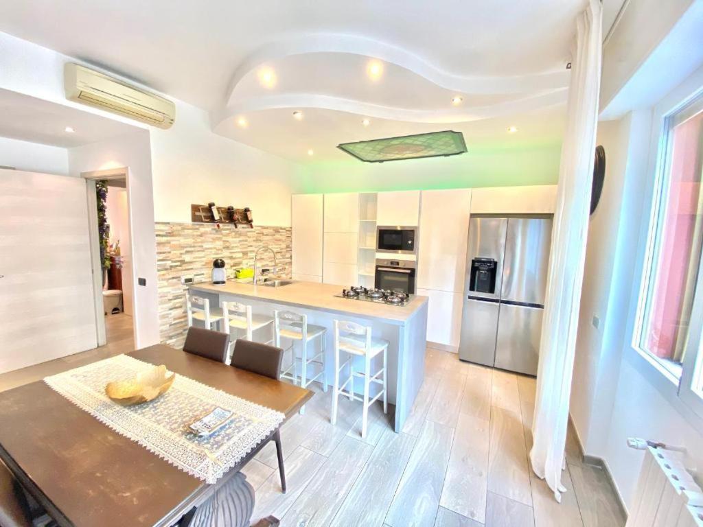 Appartamento Bocconi Home, Moderna Ed Elegante, Spazioso E Luminoso, Con Due E Due Bagni